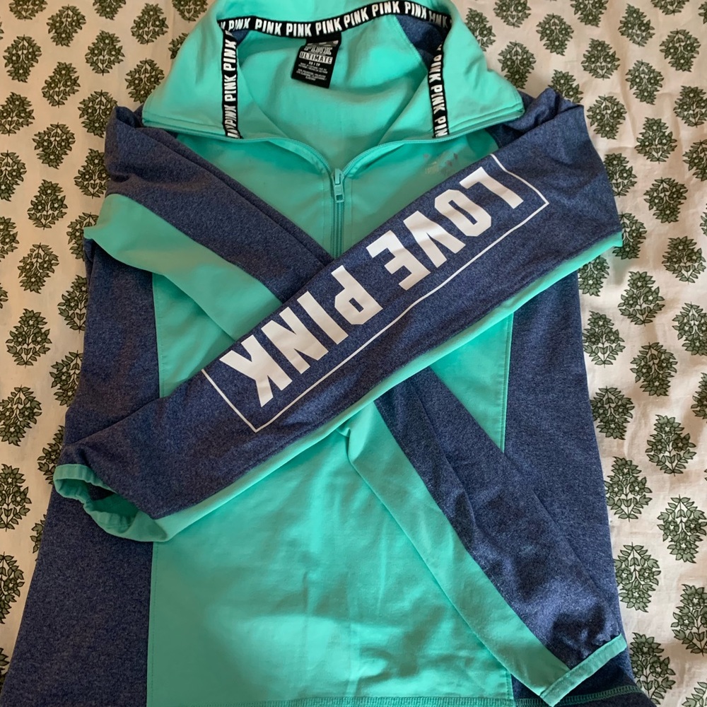 Athletic longsleeve colorful shirt